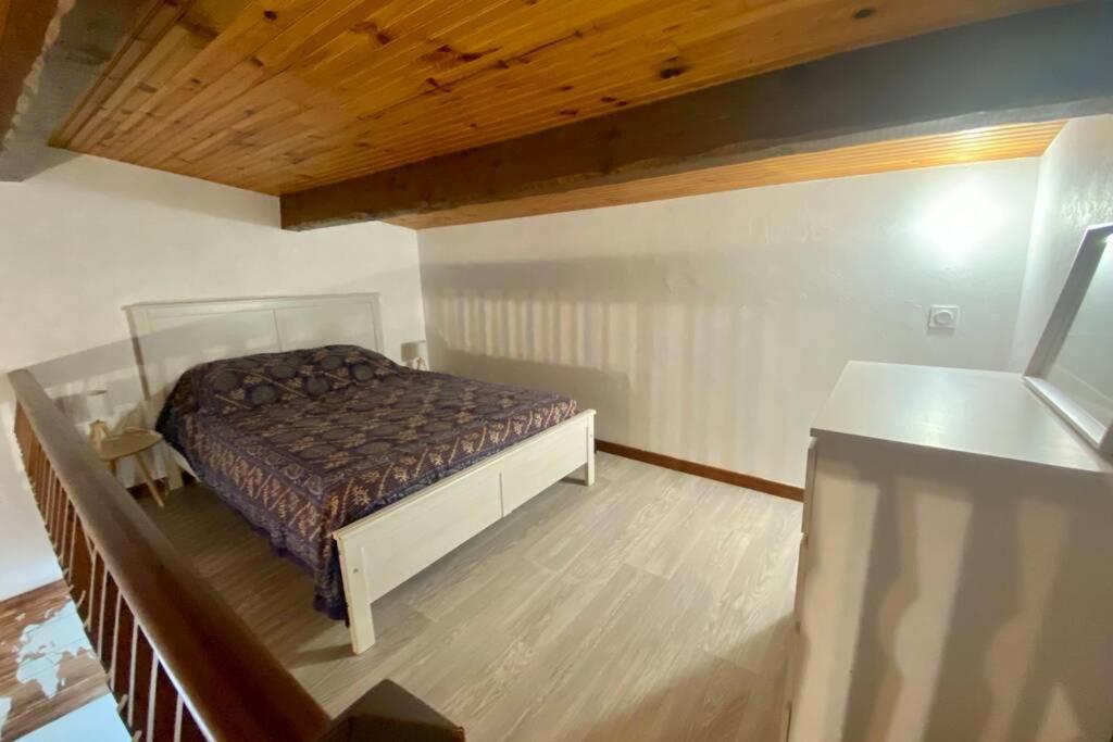 Au Calme Avec Vue Magnifique A Saint Maximin Apartment Exterior photo